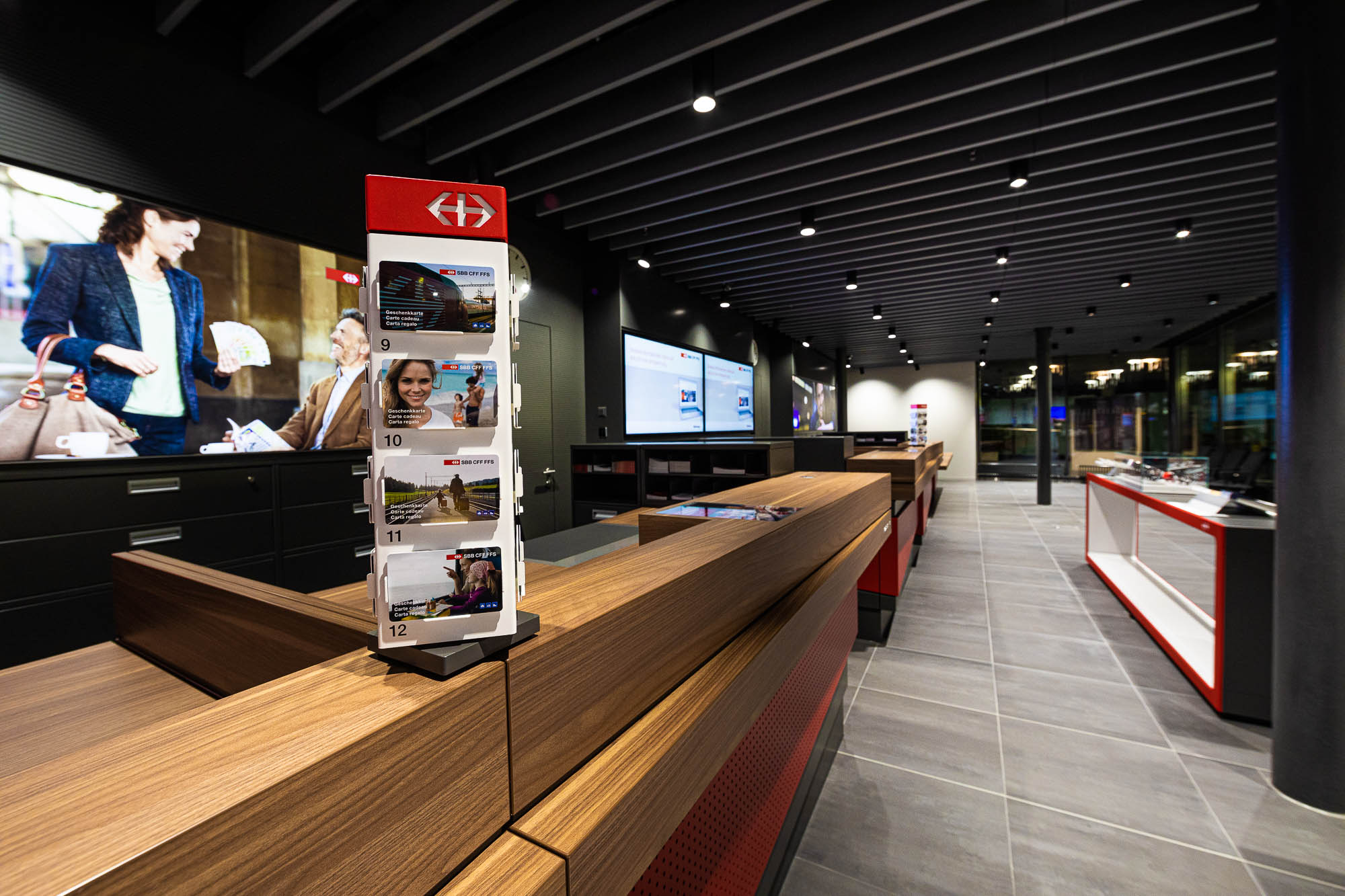 Export x3 5D4 0186 SBB 2019 Bahnhof Baden